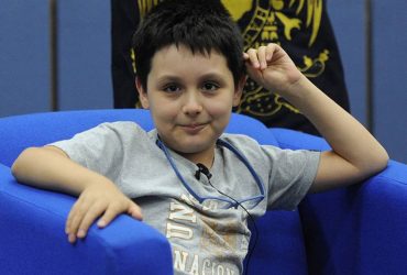 Este niño ya empezó la universidad, ¿tú para cuándo?