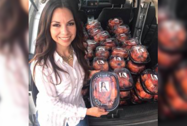 #LadyPollos: regala pollos rostizados con su foto
